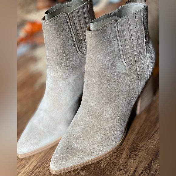 Marc Fisher Oshay Pointed toe Booties. Size 10 women’s. Cloud Suede. - Picture 12 of 12